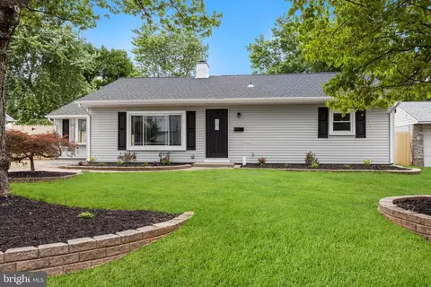 815 Trenton Rd, Fairless Hills, PA 19030