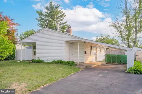 127 Gable Hill Rd, Levittown, PA 19057