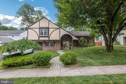 942 Edgewood Ln, Feasterville Trevose, PA 19053