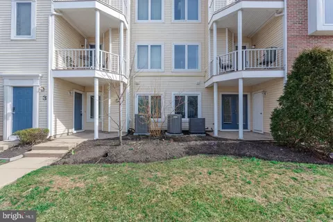 5 Michele Ct #106, Levittown, PA 19057