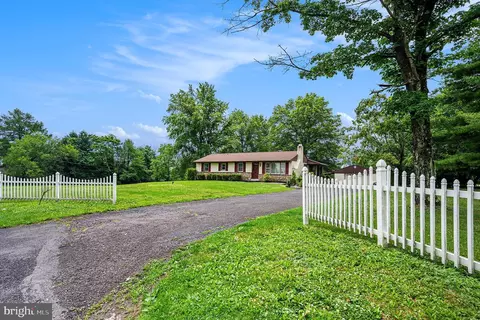 1420 N Limekiln Pk, Chalfont, PA 18914