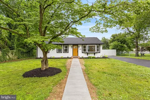 409 River Rd, Croydon, PA 19021