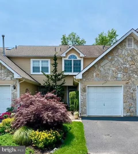 2299 Orchard Hill Cir, Warrington, PA 18976