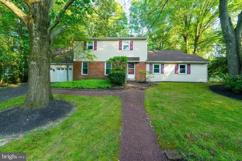 685 Buckstone Dr, Southampton, PA 18966