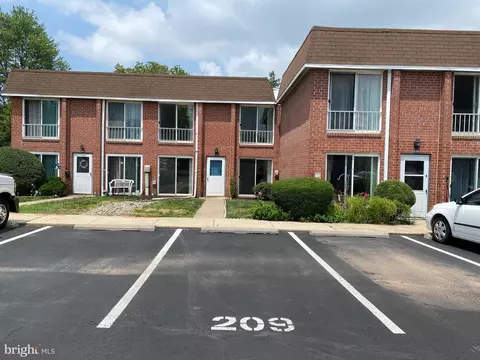 209 Saratoga Ct, Warminster, PA 18974