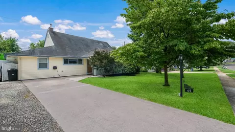 65 Deep Dale Dr E, Levittown, PA 19056
