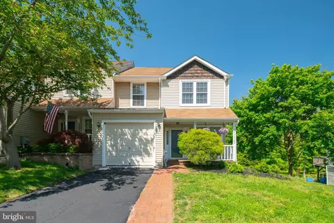 25 Cottonwood Dr, Southampton, PA 18966
