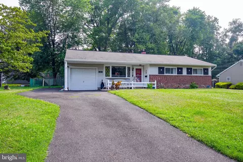 1011 Rozel Ave, Southampton, PA 18966
