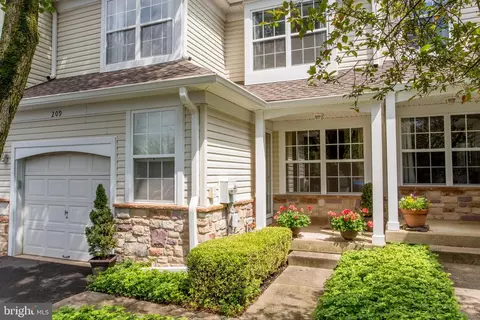 209 Leeds Ct #17, New Hope, PA 18938