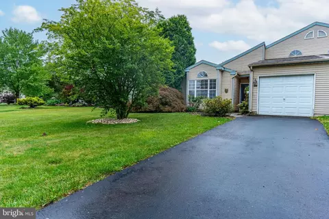 30 Kern Dr, Perkasie, PA 18944