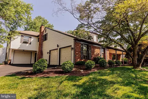 244 Woodlake Dr, Holland, PA 18966