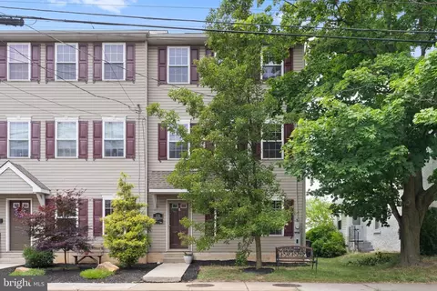 106 S Main St, Quakertown, PA 18951