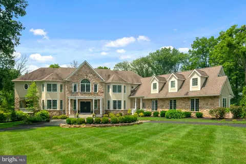 19 Larkspur Ln, Newtown, PA 18940