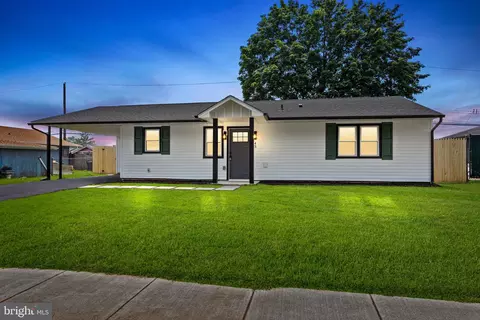 43 Balsam Rd, Levittown, PA 19057
