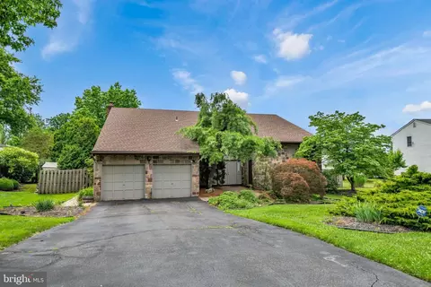 147 Pennswood Dr, Newtown, PA 18940