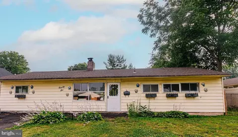 96 Elderberry Dr, Levittown, PA 19054