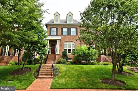 5 Dunham Ln, Newtown, PA 18940