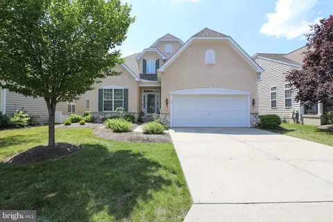 17 Mcconkey Dr, Washington Crossing, PA 18977