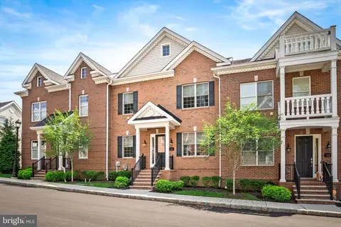 54 Creekview Ln, Yardley, PA 19067