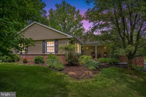 69 Spring Garden Mill Dr, Newtown, PA 18940