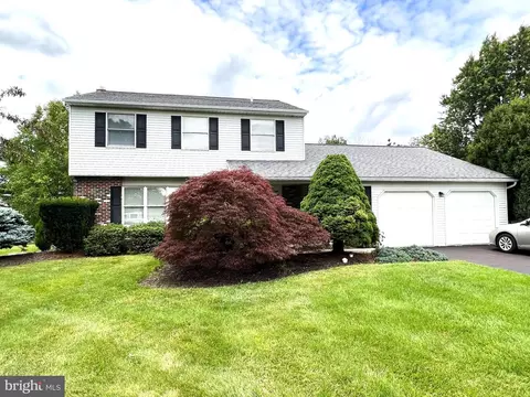 12 Beverly Ln, Perkasie, PA 18944