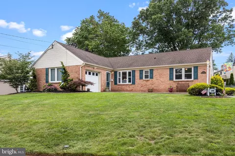 1906 Palomino Dr, Warrington, PA 18976