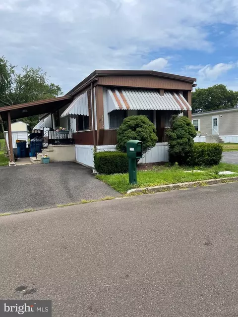 7112 Harris Dr, Morrisville, PA 19067