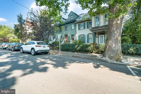 56 W Ferry St, New Hope, PA 18938
