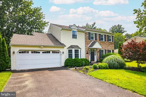 153 Trappe Ln, Langhorne, PA 19047