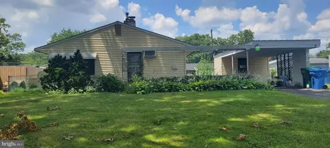 47 Outlook Ln, Levittown, PA 19055