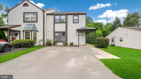 682 Whittier Dr, Warminster, PA 18974