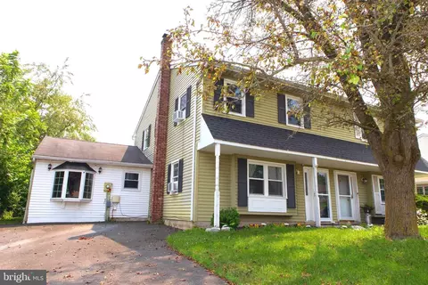 201 Parkridge Dr, Perkasie, PA 18944