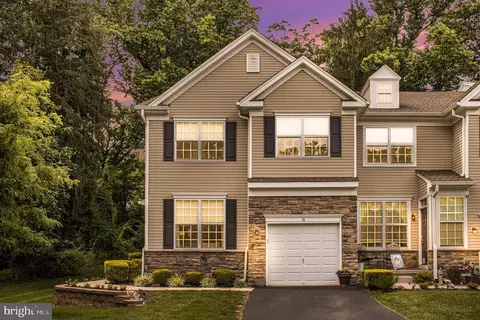 10 Jamies Ct, Warminster, PA 18974