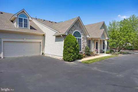 905 Daylily Dr, Langhorne, PA 19047