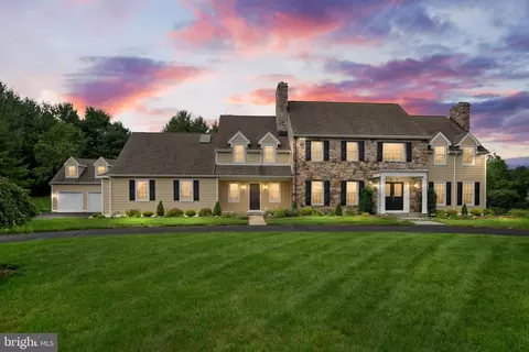 14 Avondale Dr, Newtown, PA 18940