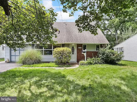 163 Mill Dr, Levittown, PA 19056