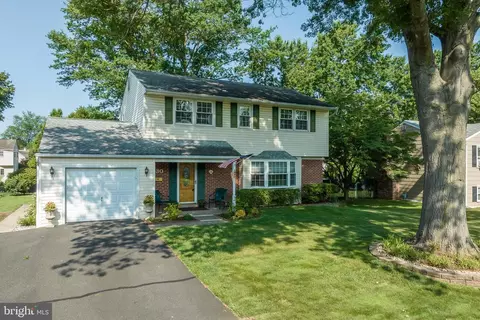 830 Pelham Ave, Warminster, PA 18974