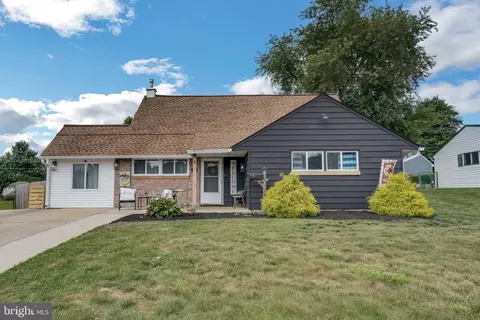 9 Harp Rd, Levittown, PA 19056