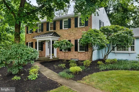 5 Cornwell Dr, New Hope, PA 18938