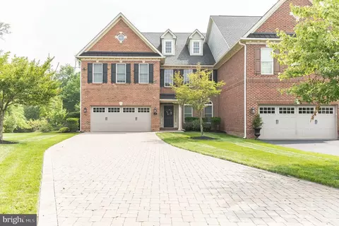 71 Rittenhouse Cir, Newtown, PA 18940