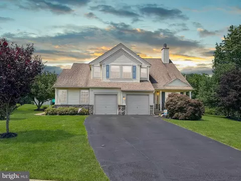2246 Waverly Cir, Warrington, PA 18976