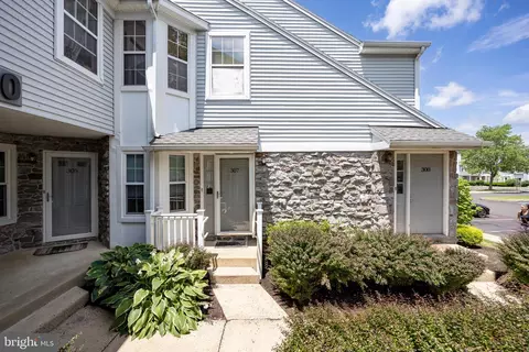 307 Mews Dr, Sellersville, PA 18960