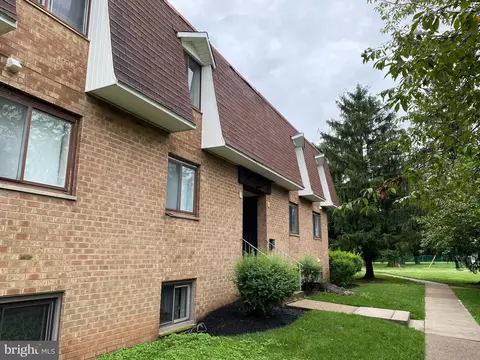 885 N York Rd #4B, Warminster, PA 18974