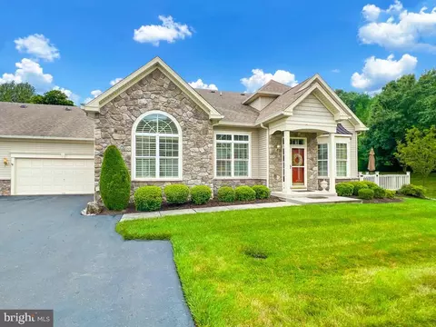 210 Willow Dr, Newtown, PA 18940