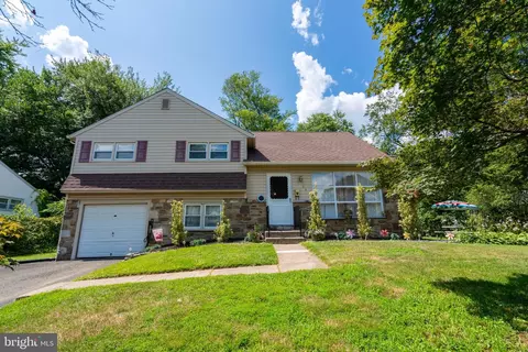 54 Henry Ave, Warminster, PA 18974