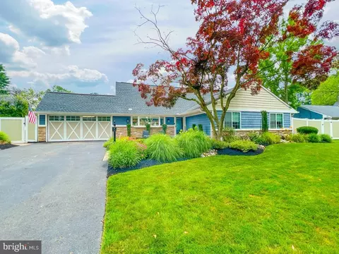 38 Spring Valley Rd, Levittown, PA 19056