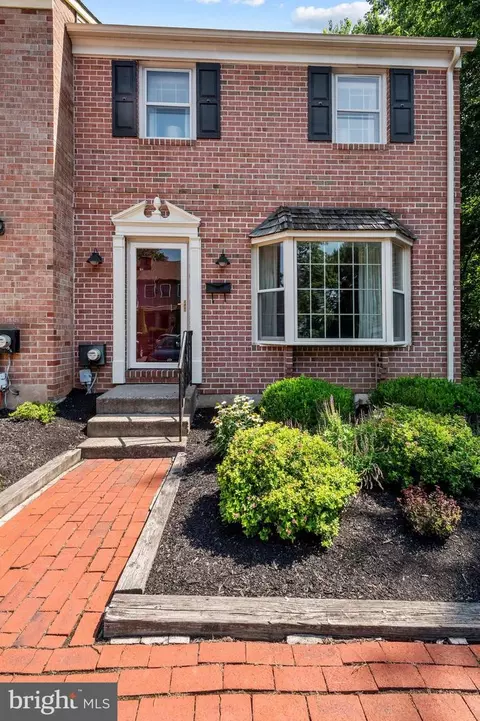 39 Gatehouse Ln, Doylestown, PA 18901