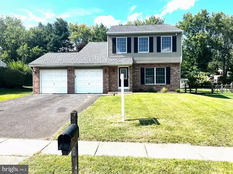 67 Jasen Dr, Chalfont, PA 18914