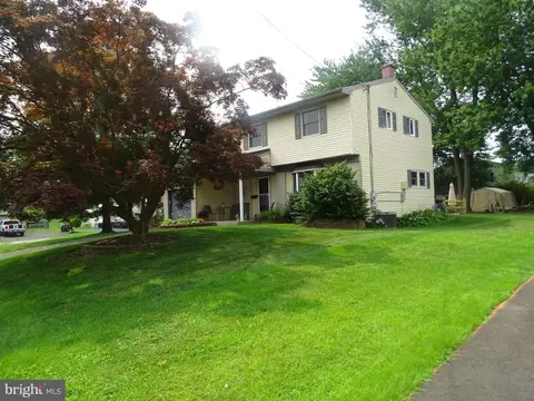 699 Cedarbrook Rd, Southampton, PA 18966