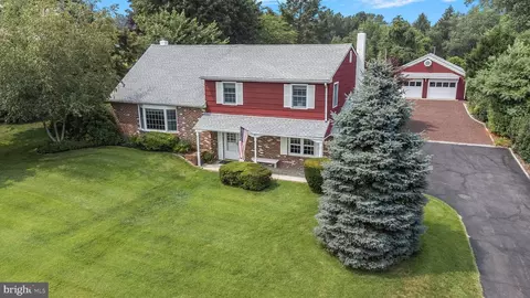 42 E Robin Rd, Holland, PA 18966
